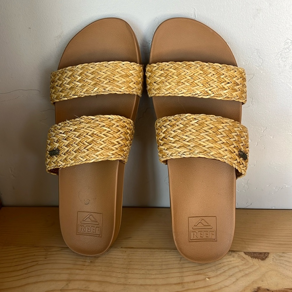 Reef brand Vista rattan straw weave slide sandals women’s size 9 brown